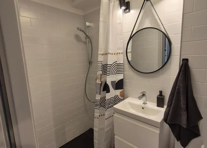 Апартаменти Klimatyczna Kawalerka W Centrum No 2 Гдиня